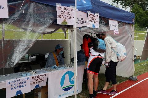特設ブースでグッズを配布しました